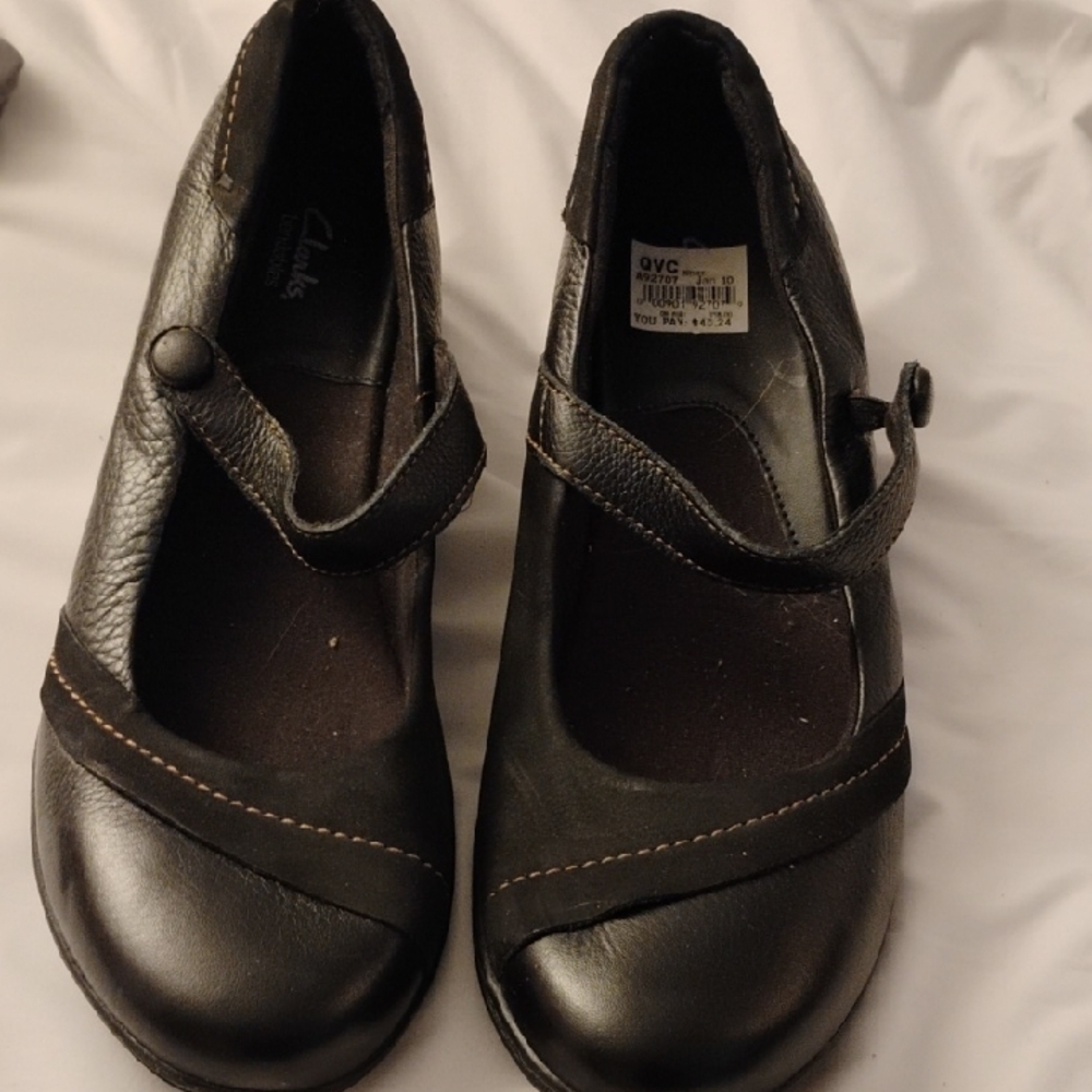 Clarks Black Flats with Strap and Rounded Toe